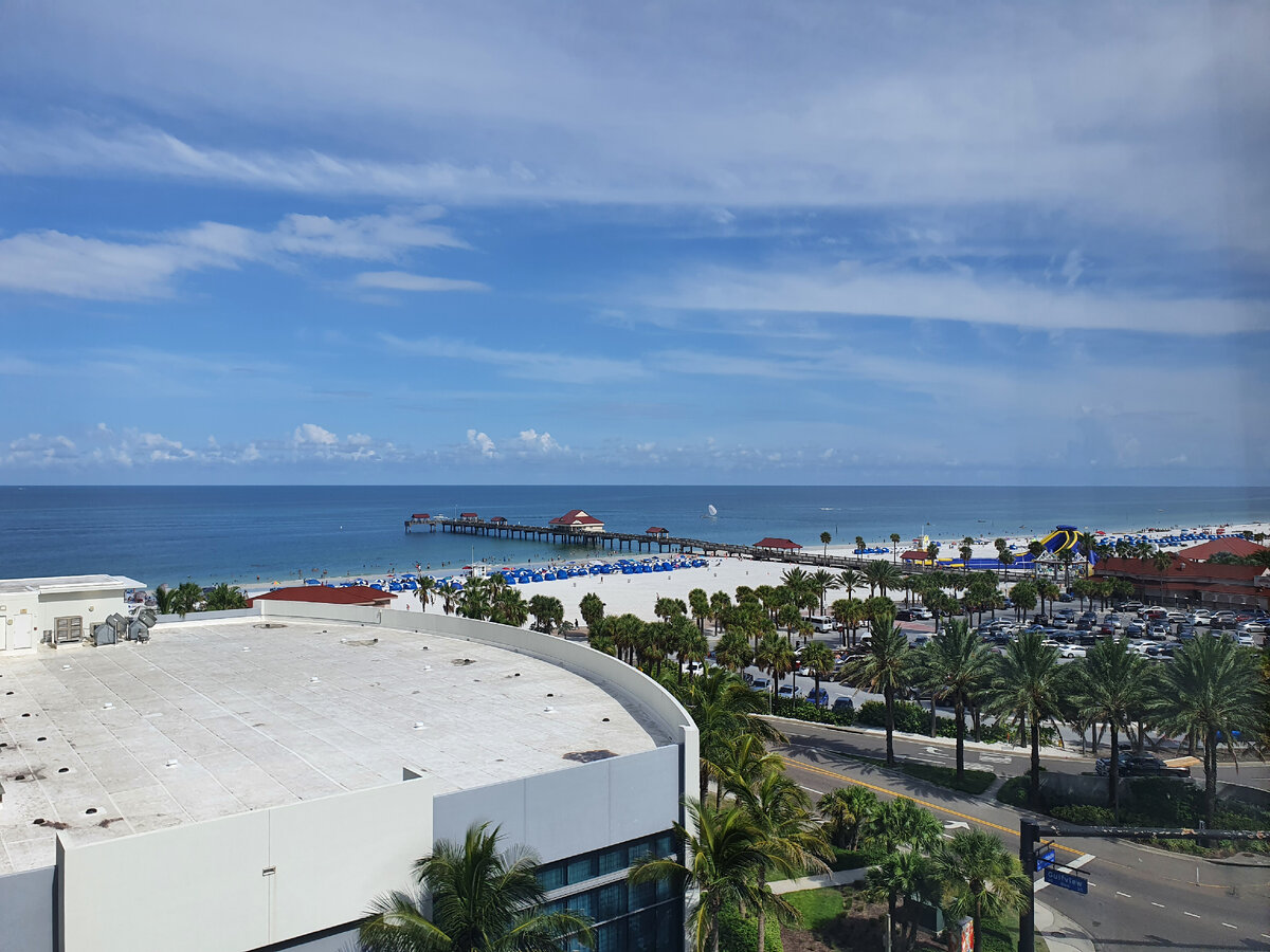 Клируотер бич, вид на Пирс 60 из окна гостиницы