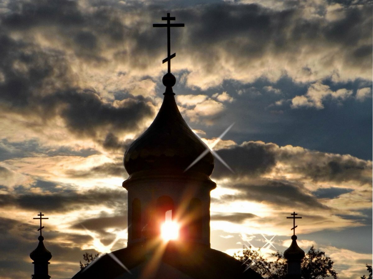 Православная церковь законы. Крест на церкви. Церковь в облаках. Церковь небо.