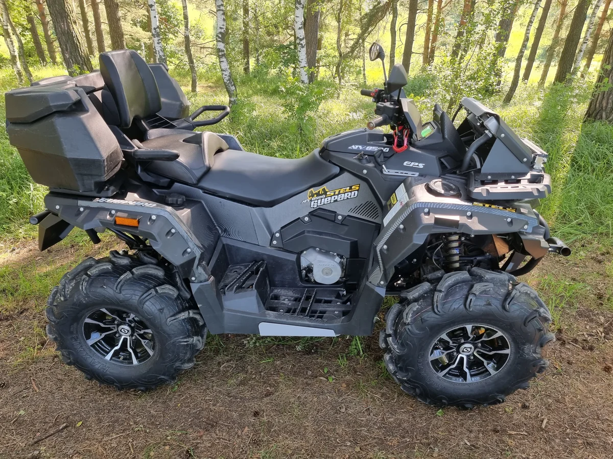 Мотор внешне похож на Rotax BRP. Но только внешне. По мощности тягаться с канадцем рано! А вот по удобству посадки может бросить вызов! Источник фото - https://auto.ru/atv/used/sale/stels/atv_850/3750369-d7138794/