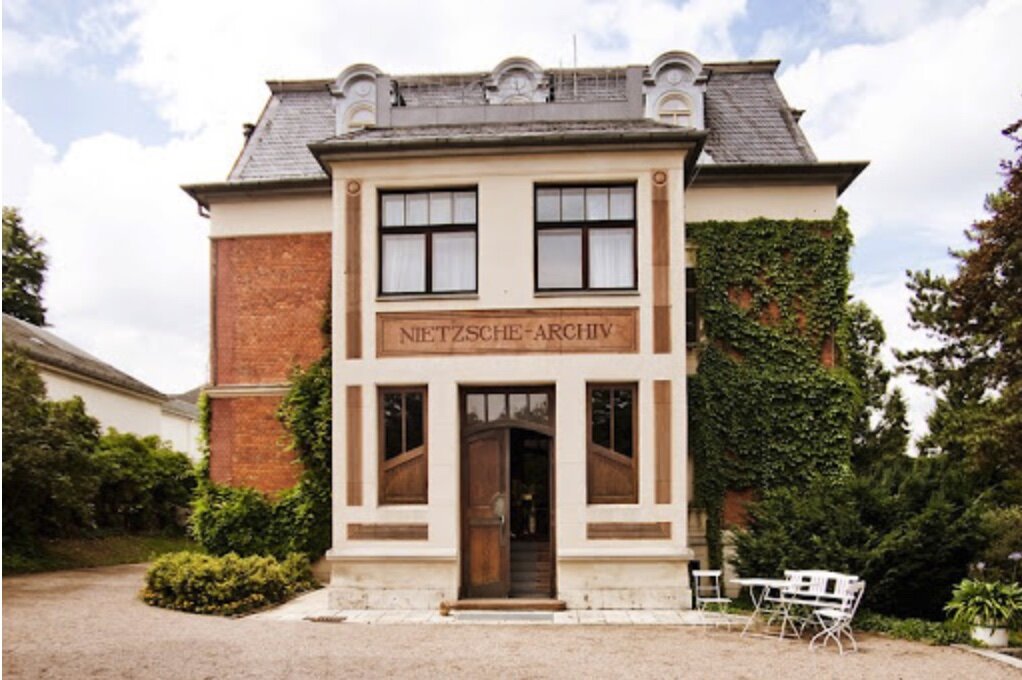 Вилла «Зильберблик», где располагается архив Ницше
