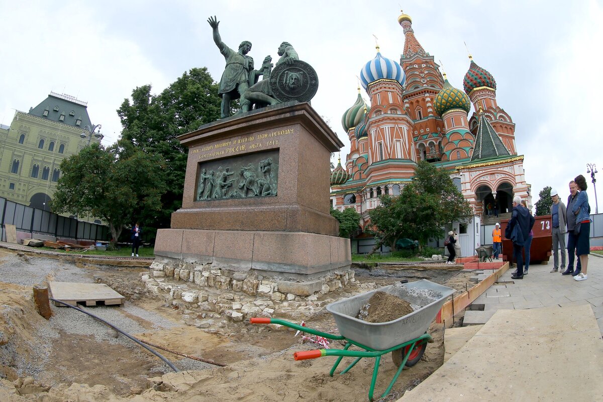 Картинка памятник минину и пожарскому в москве