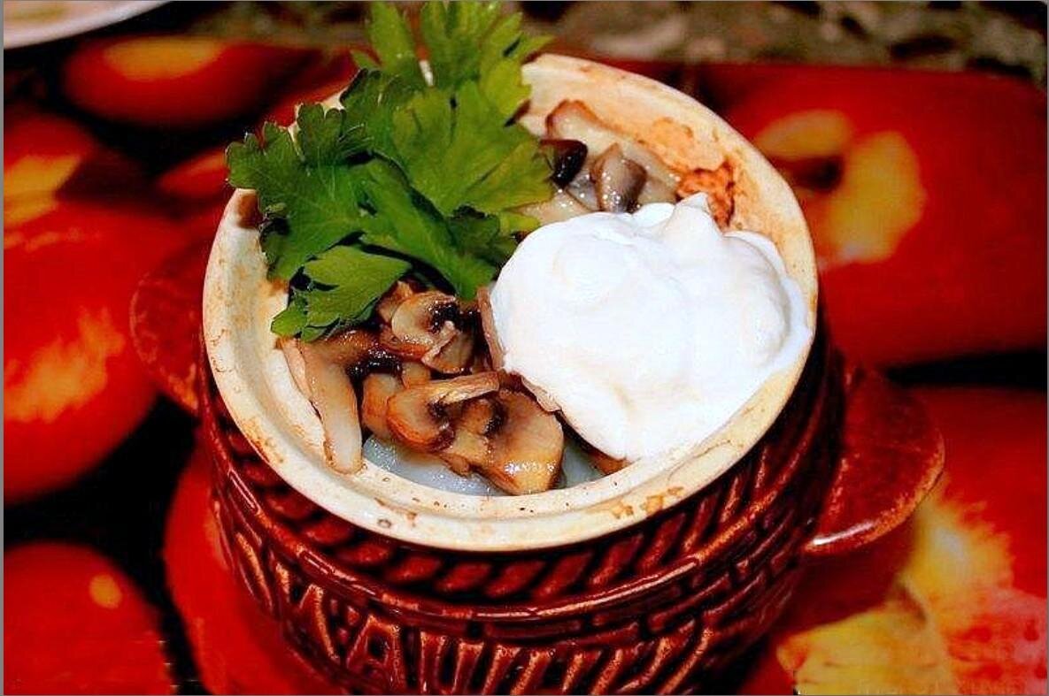 Вкусный Рецепт: Картошка с грибами под сыром в горшочках