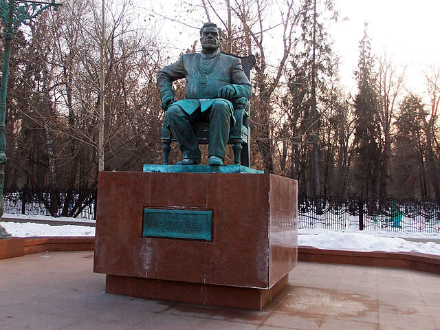 Памятник Текутьеву. Фото из интернета.