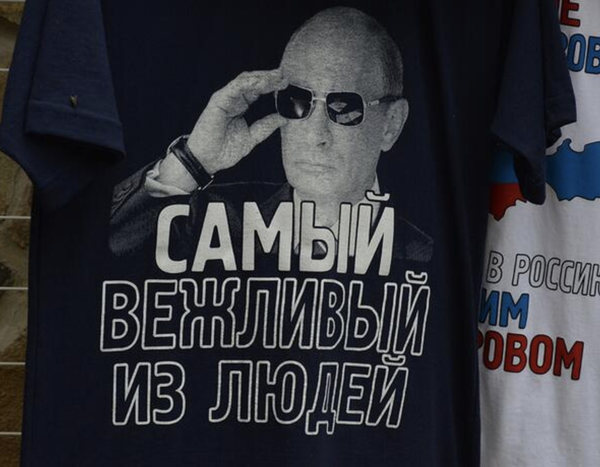 В Сирии перерисовали Путина для портретов с Асадом с крымских футболок образца 2014 года0