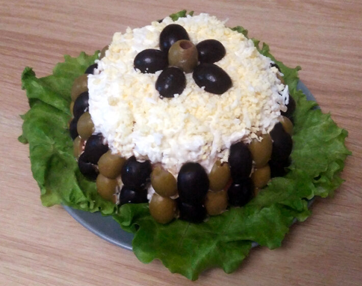 Слоеный салат с куриной грудкой