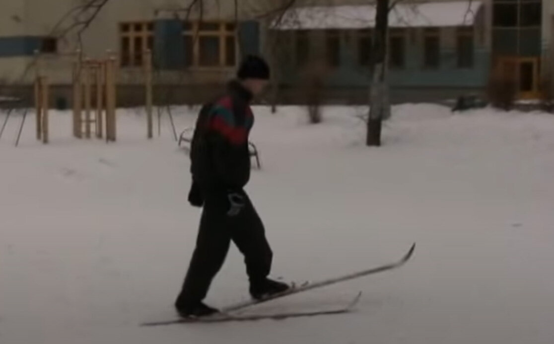Ступающий шаг на лыжах.