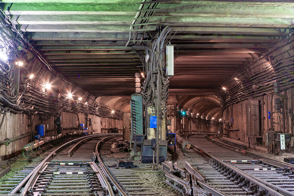 Метро александровская