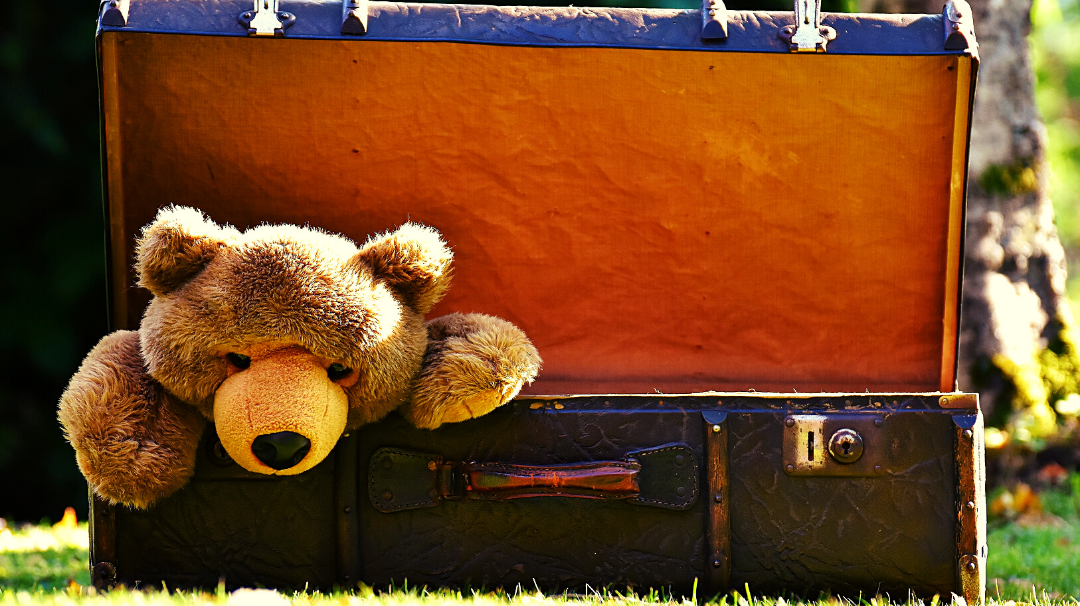 Игрушки для ребенка - его собственность. И он, как и взрослый, защищает ее