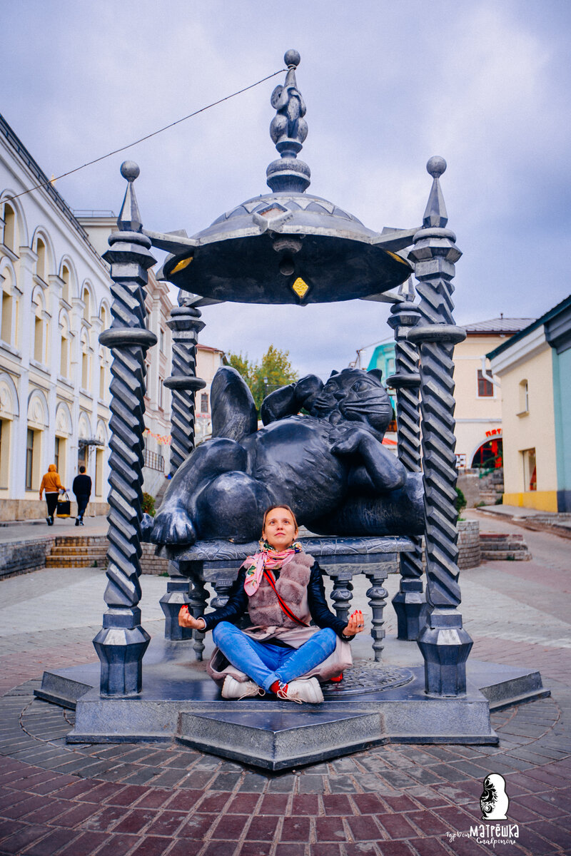 В Казани, у памятника Коту Казанскому, 2021 год 