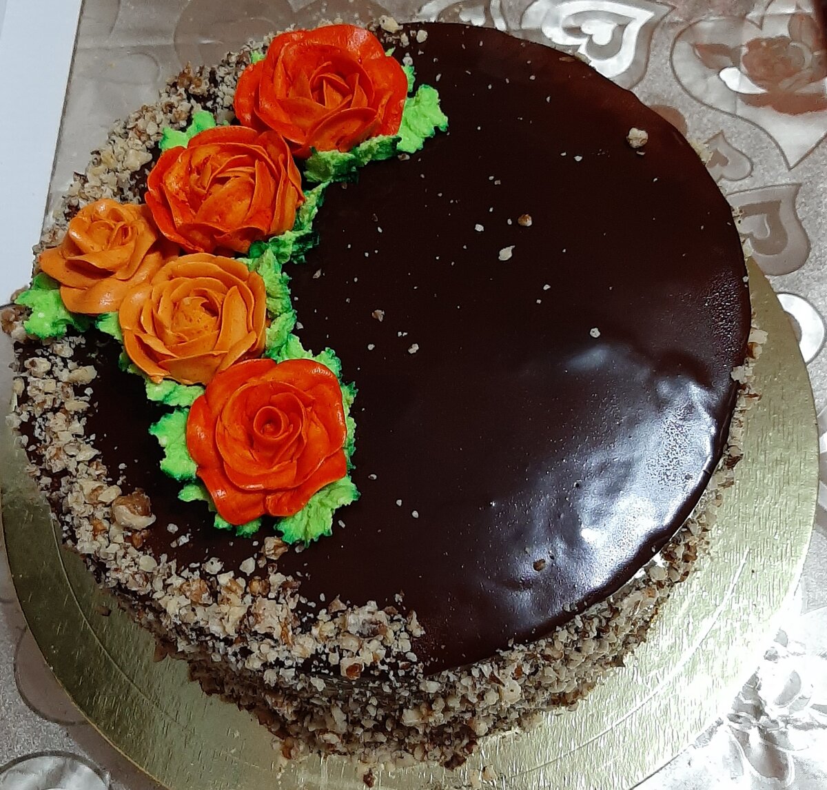 Готовила тортик для своей любимой дочери. 