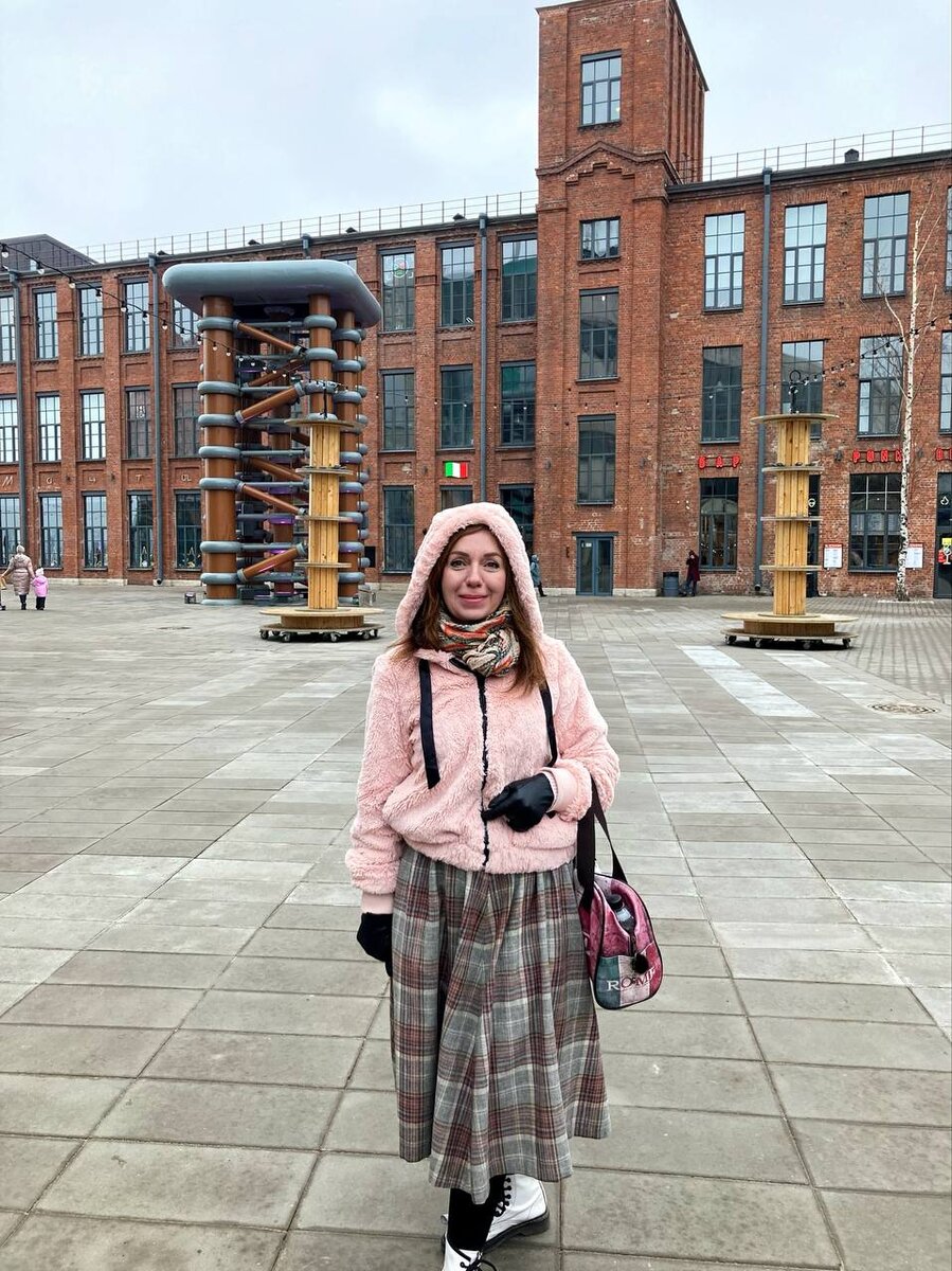 Фото автора, как и все последующие. С территории пространства "Севкабель Порт" СПб, 19 марта 2022.