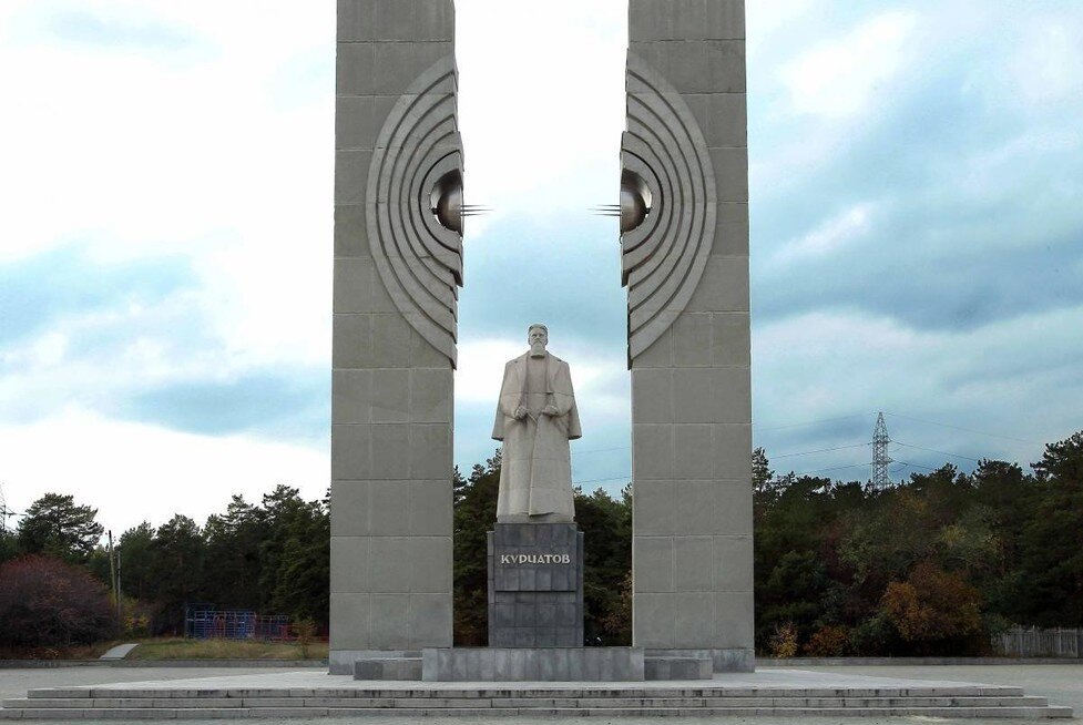 Памятник И.В. Курчатову, скульптор В.А. Авакян, архитекторы: В.Л. Глазырин, Б.В. Петрова, И.В. Талалай (пересечение пр. Ленина и ул. Лесопарковая) - объект культурного наследия регионального значения.