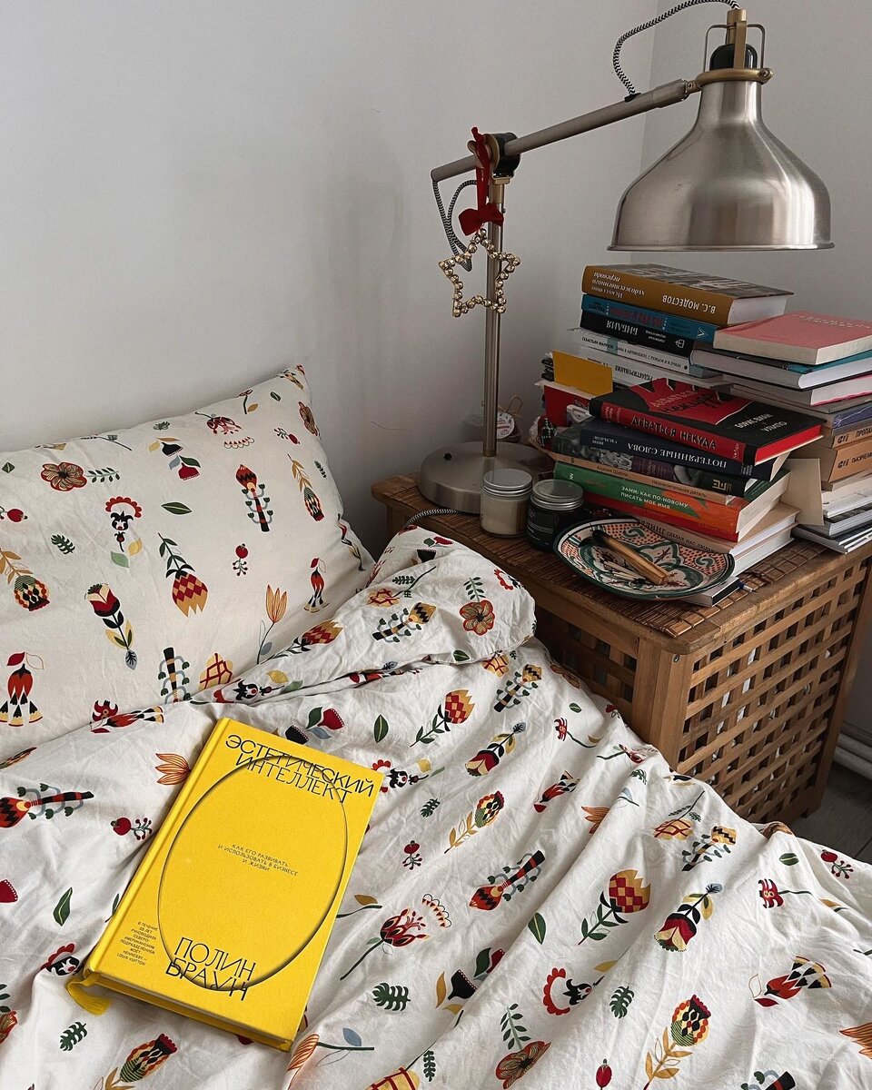 люблю читать книги в кровати