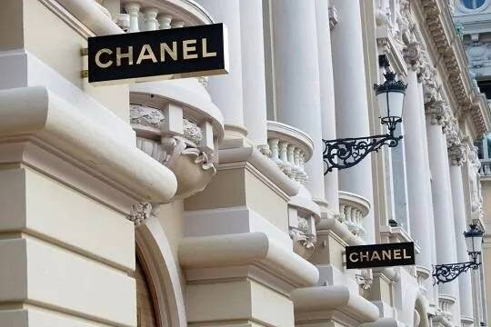    Яна Рудковская заступилась за Chanel на фоне скандала