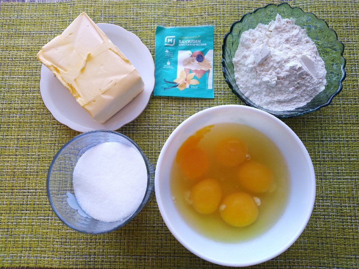 Ингредиенты для вафельных трубочек