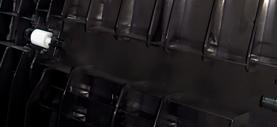 Ставим ролик протяжки на место