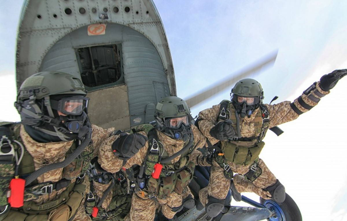 Военнослужащие специальных операций. Спецназ ЦСН ФСБ ССО ВДВ. Экипировка ФСБ ССО. Снаряжение спецназа ССО. Парашютист ССО