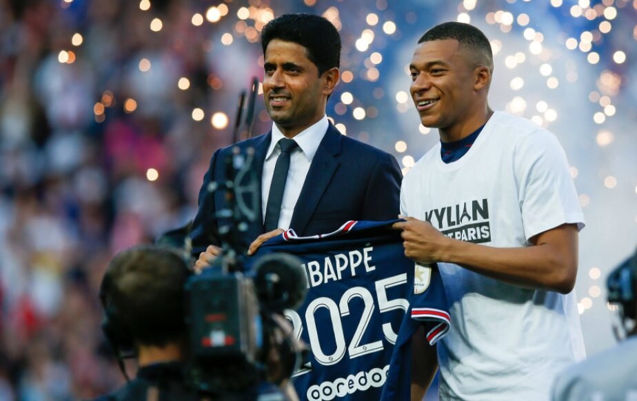 О подписании Мбаппе «ПСЖ» объявил сразу после матча с «Метцем», в котором лидер парижан оформил хет-трик и звание лучшего бомбардира Лиги 1. Фото: globallookpress