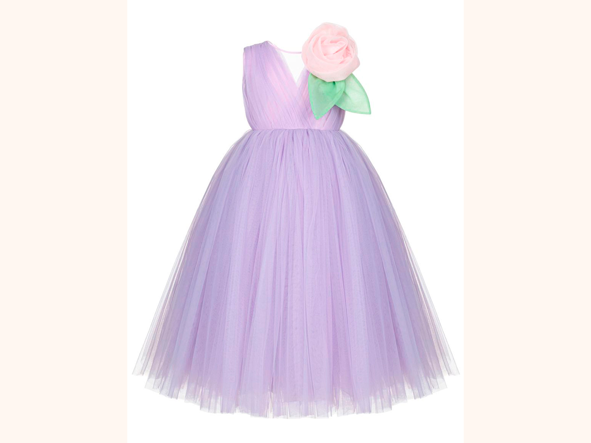 Пышное платье с розой от бренда SASHA KIM представлено в трех цветах — сиреневом, розовом и желтом