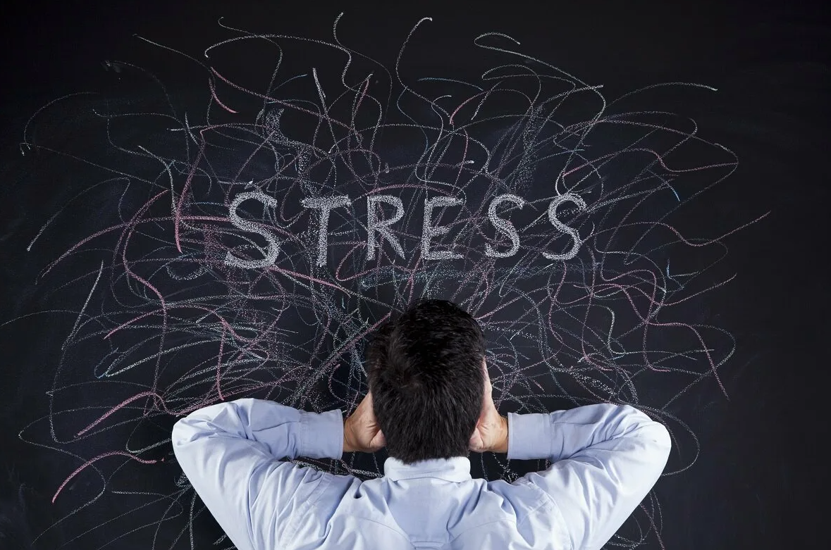 Продолжительный стресс увеличивает риск формирования алкогольной зависимости 