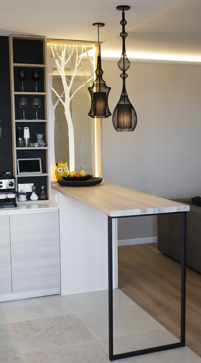 Подборка столов различного назначения.