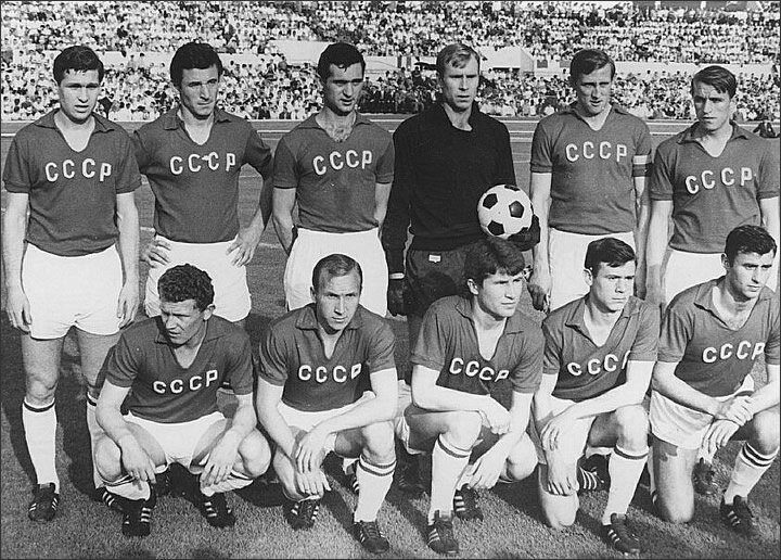 Сборная СССР (слева направо): верхний ряд – Валентин Афонин, Владимир Капличный, Геннадий Логофет, Юрий Пшеничников, Альберт Шестернёв, Александр Ленёв; нижний ряд – Анатолий Банишевский, Геннадий Еврюжихин, Эдуард Малофеев, Юрий Истомин, Анатолий Бышовец.