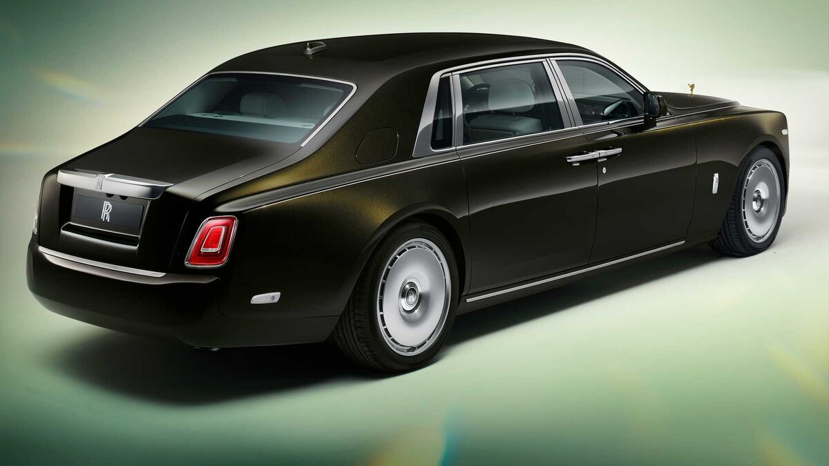 Rolls Royce сбоку