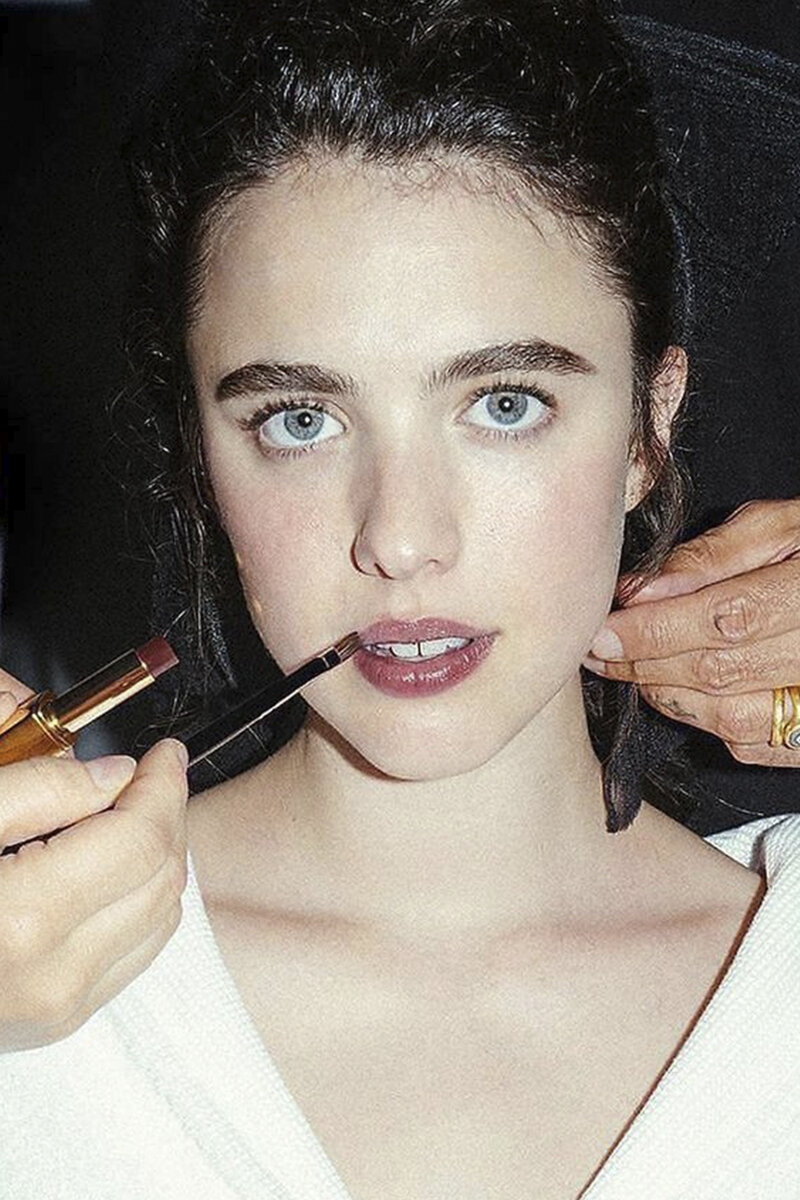     Как повторить модный макияж без макияжа самой. Фото: @chanel.beauty