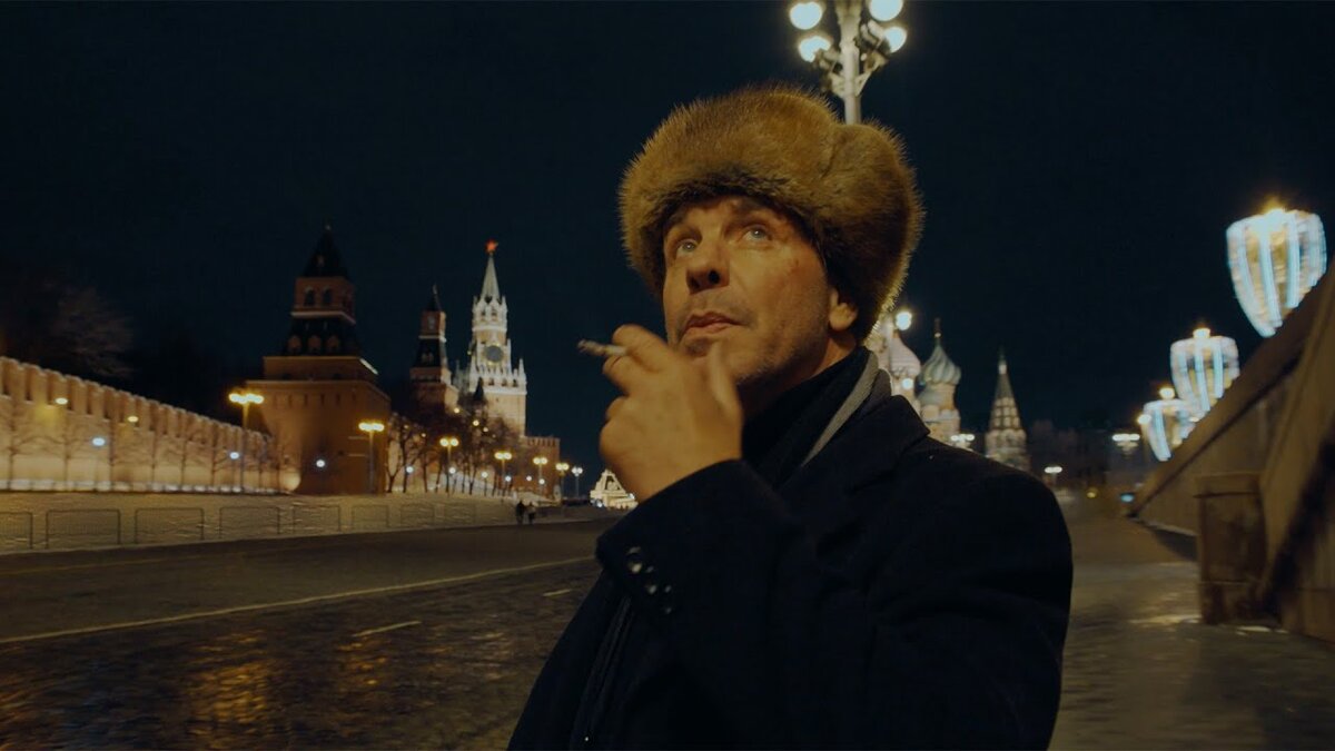 Тилль Линдеманн на фоне Кремля