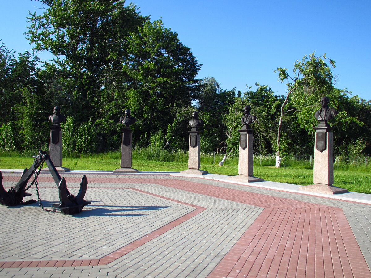 Аллея Адмиралов в парке "Патриот"