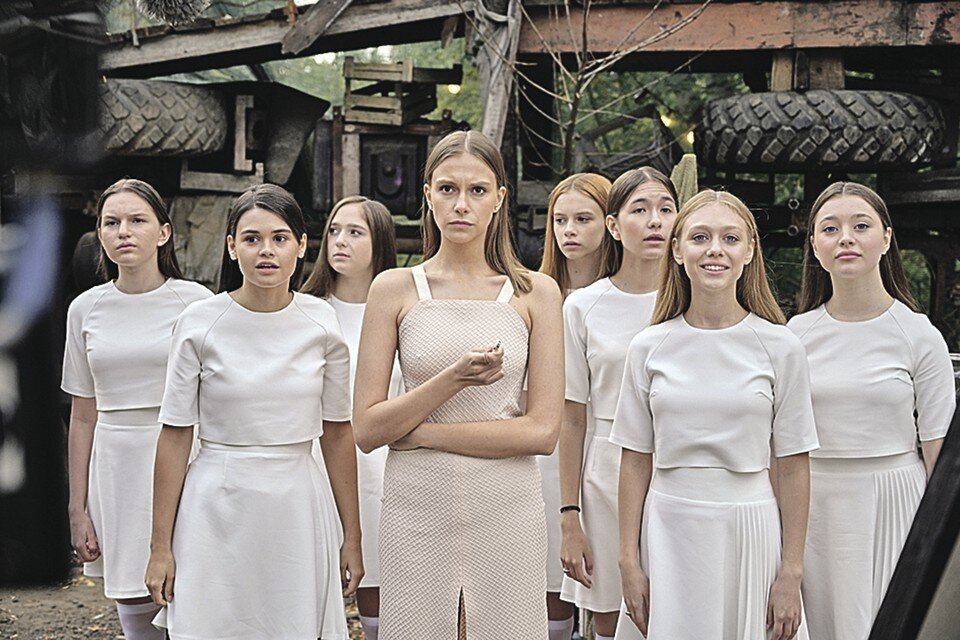     Сугубо женский вегетарианский мир бесперспективен и отдает фашизмом. Но под конец эту мысль скомкали. Фото: Кадр из фильма