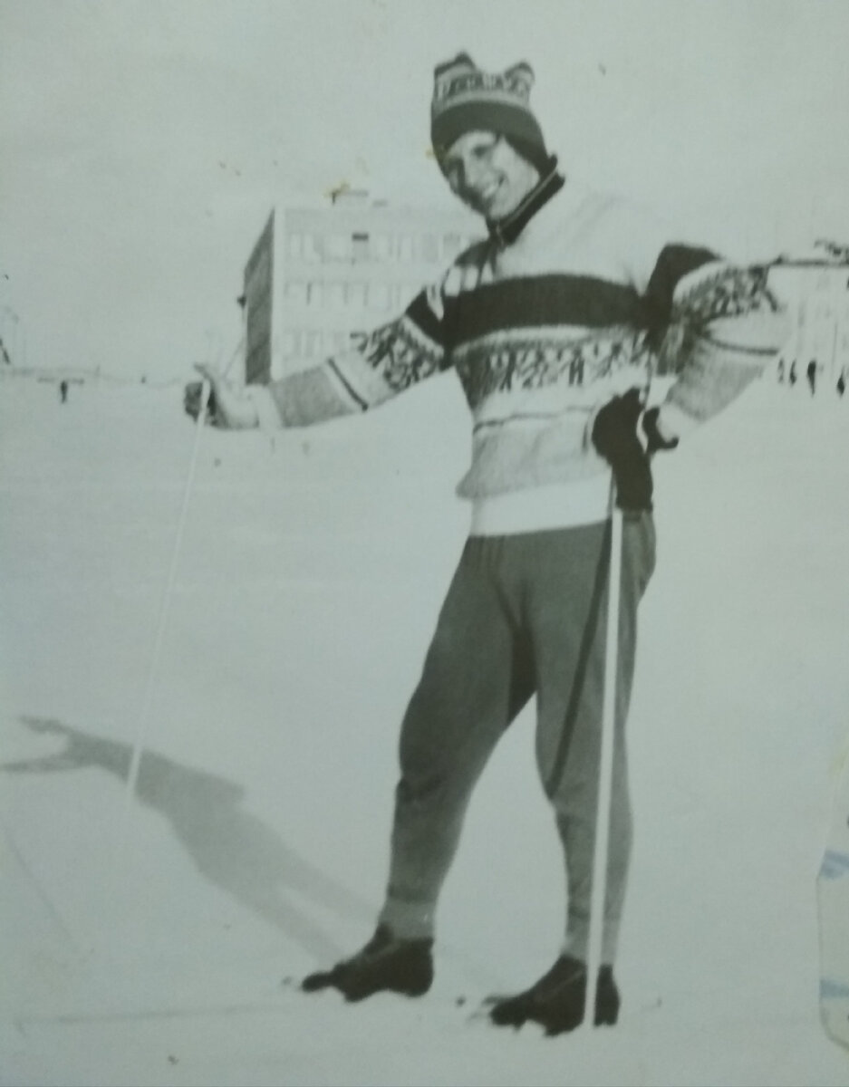 Наш папа Слава в настоящем исландском свитере