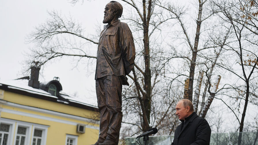 Об отношении Путина к писателю-антисоветчику Солженицыну. Мнение автора канала об этом