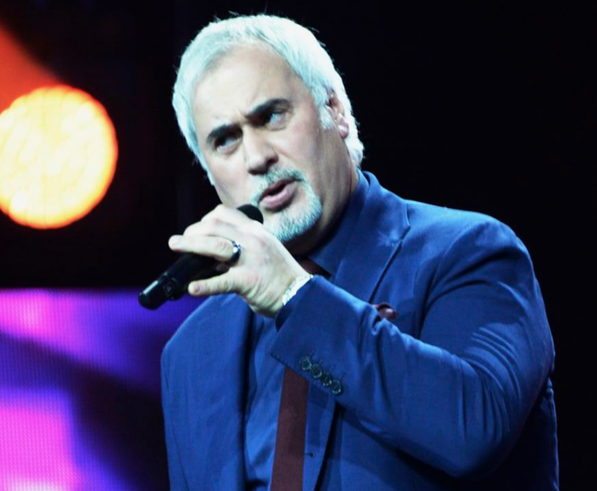 Открытие года певец. Черниговская хата вокалист. Открой исполнитель. Фрэнк бай баста екатеринбург. Открой исполнитель.