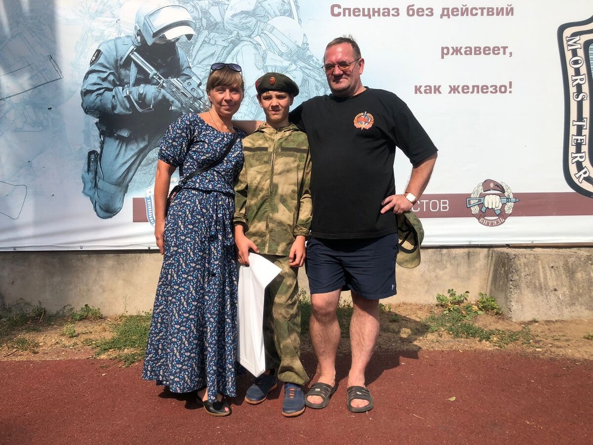 Семья Шутовых: Елена, Сергей, Олег