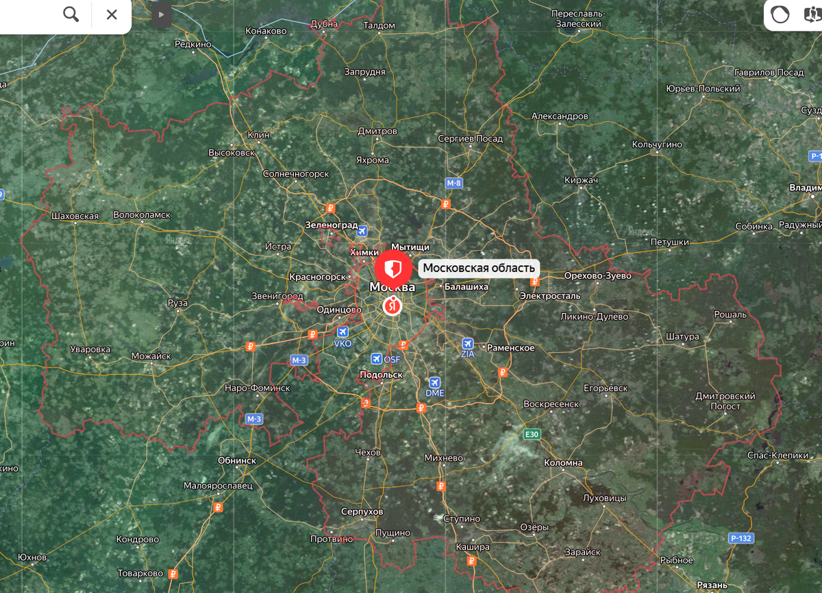 Красной линией отмечены границы московской области. Источник: Я.Карты.