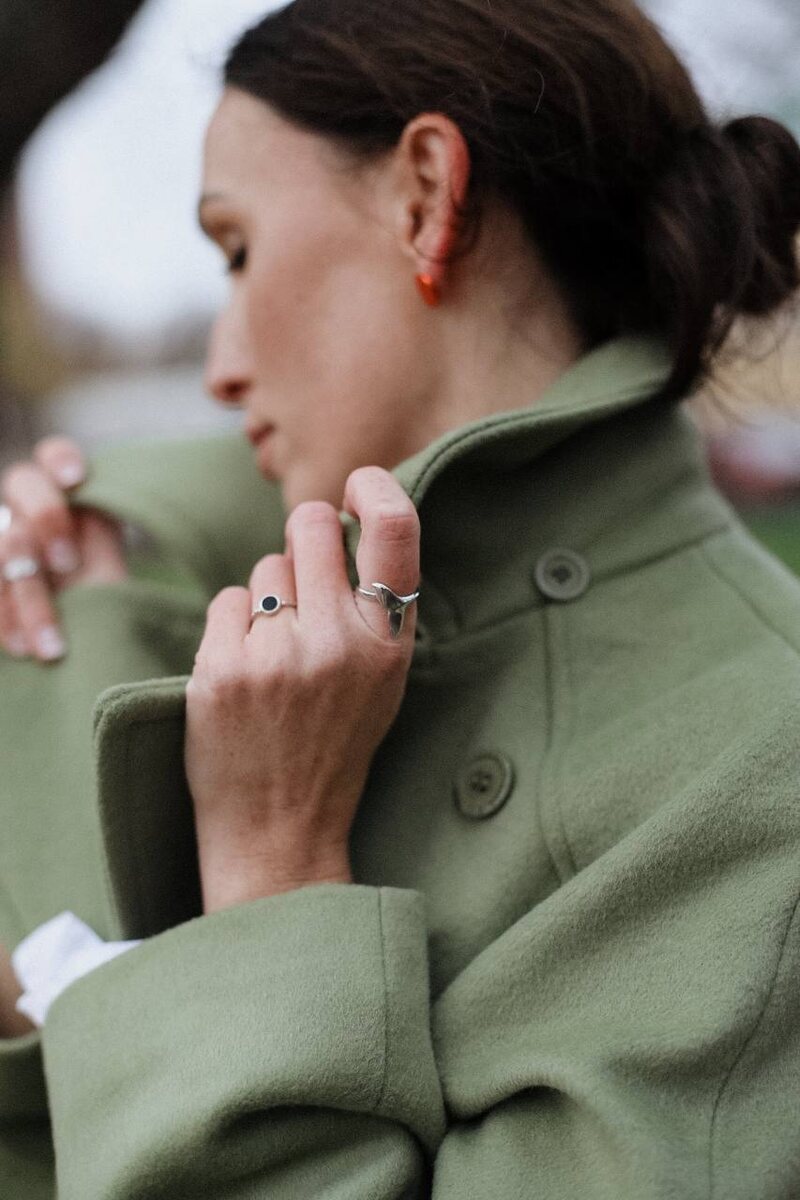 Серебряное узкое кольцо "Black" с черным агатом