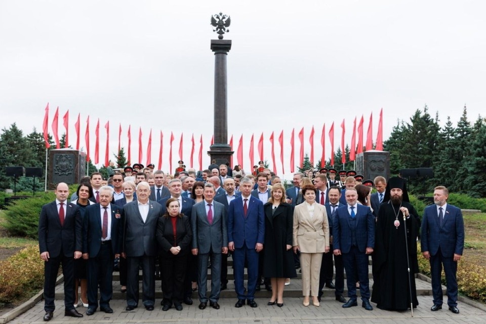     Перед тремя днями празднования дня города ростовчане почтили память земляков. Фото: сайт администрации Ростова