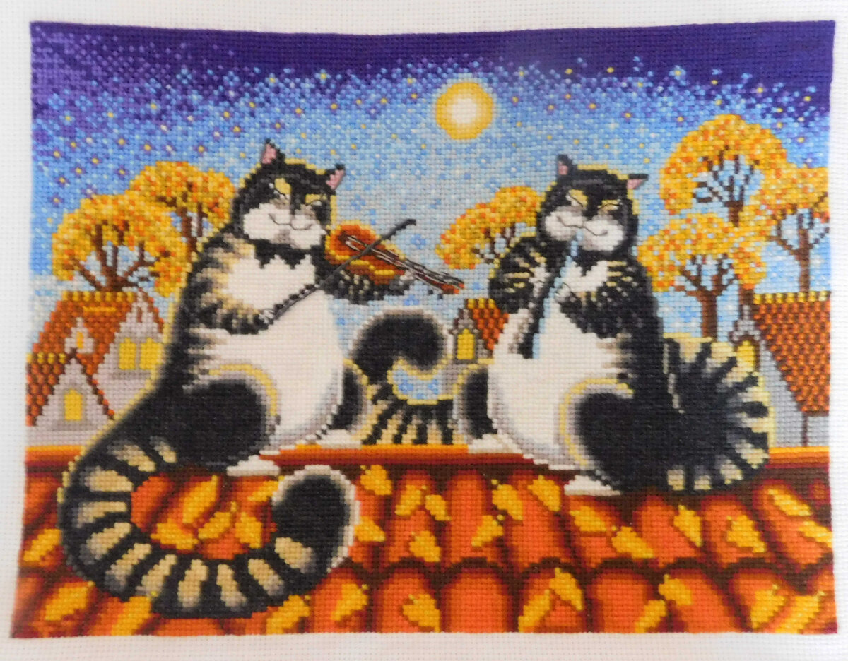 Яркий, приятный набор вышиваемый шерстью. Очень знаменательный для меня финиш. Был начат в прошлом году(8 сентября) и завершен уже этой осенью (25 сентября)