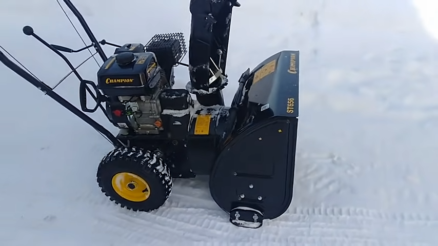 Бензиновый колесный снегоуборщик