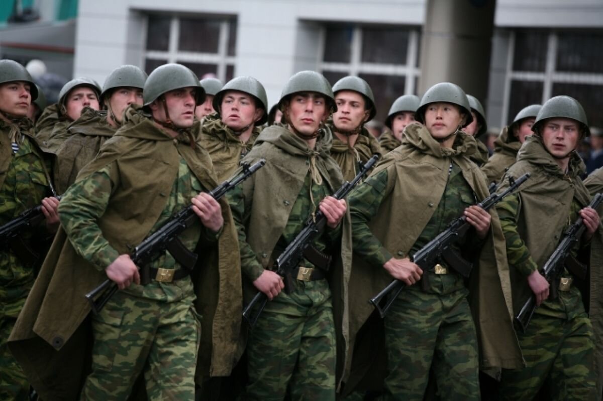    Осетинский боец купил цветы и навестил родных спустя 5 месяцев службы