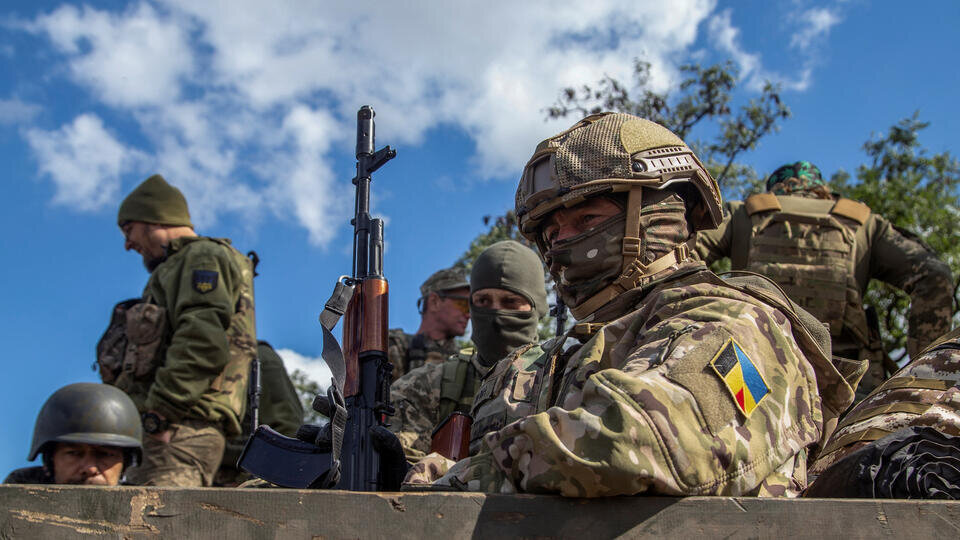     FT: США хотят от Украины решающего сражения на юге REUTERS/Oleksandr Ratushniak