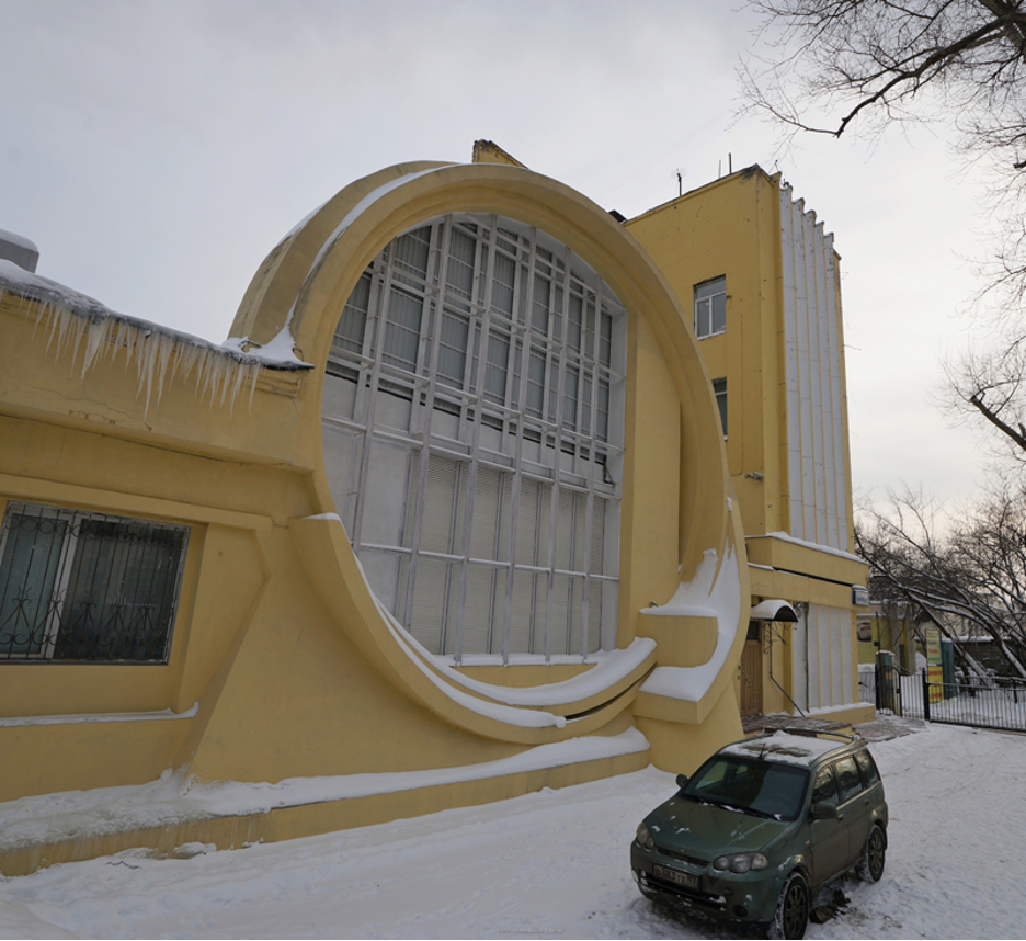 Здание гаража госплана. Гараж Госплана Мельников Авиамоторная. Мельников Архитектор гараж Госплана. Гараж Госплана на Авиамоторной улице.