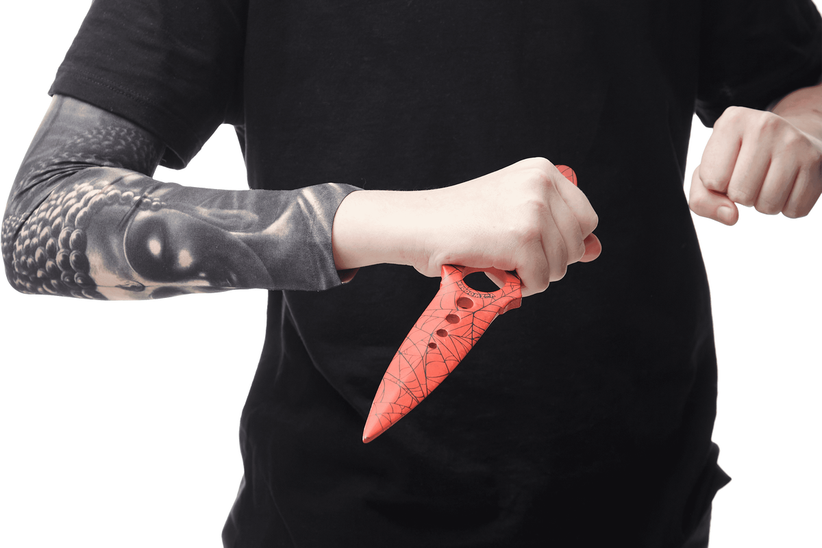 Выполняйте трюки с ножом от VozWooden. Нож безопасен и выглядит как настоящий.