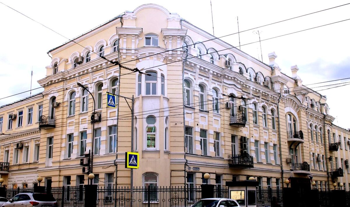 На месте прежних домиков в 1905-м году вырос модный особняк