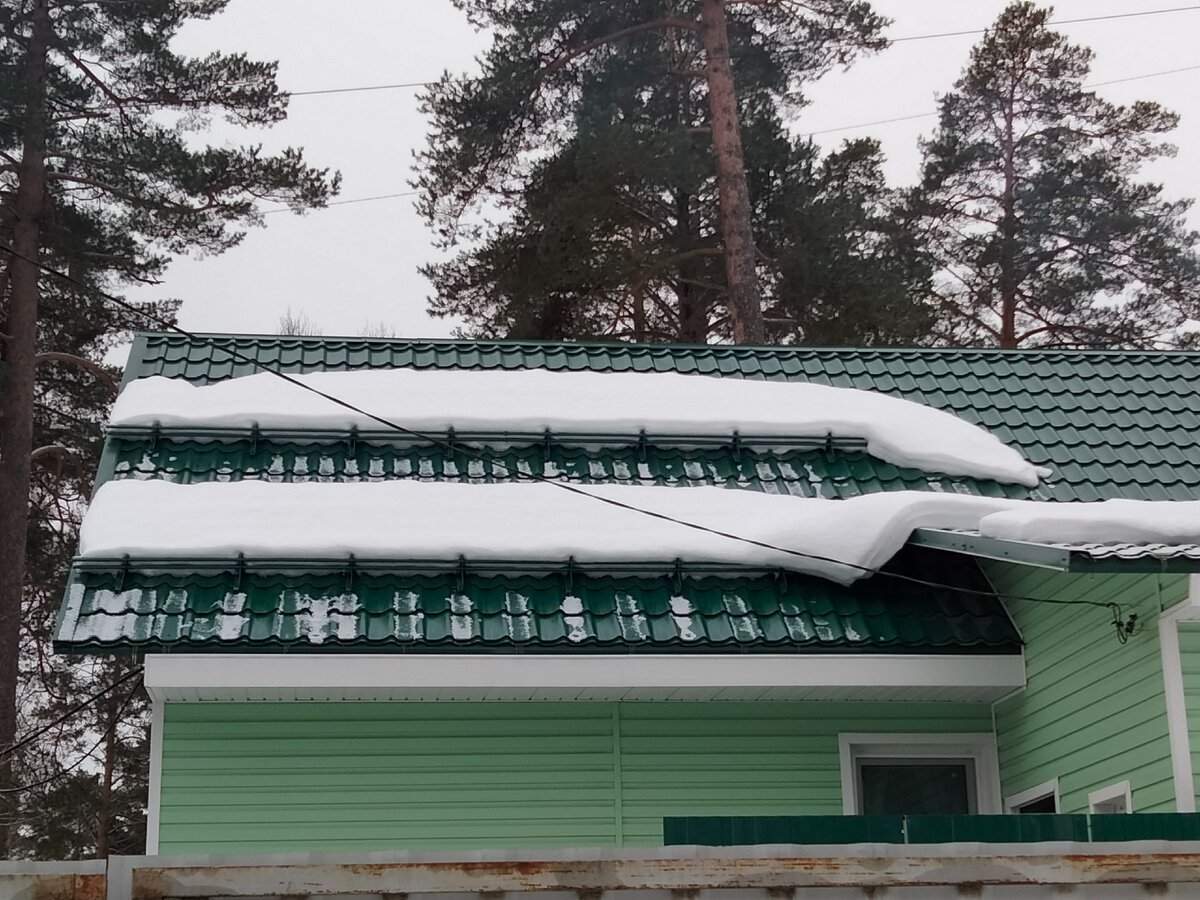 Снегозадержатели на доме