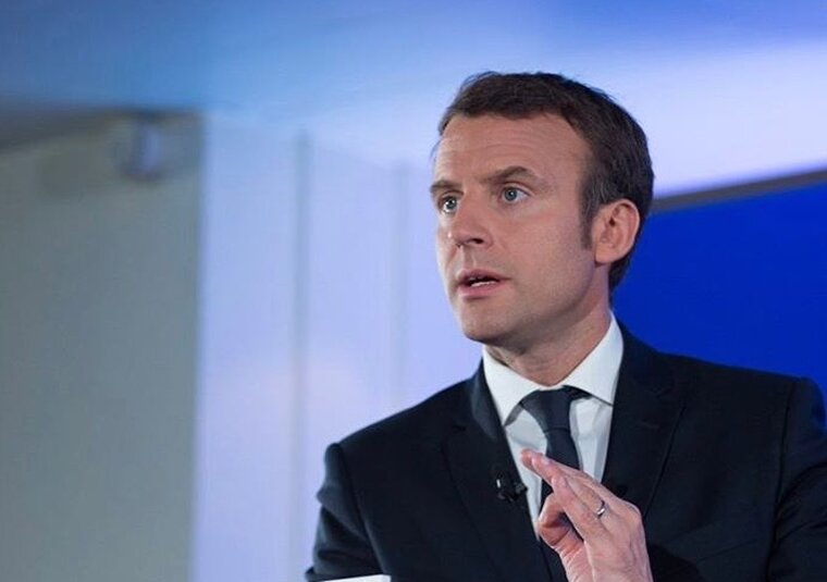    Макрон напомнил, что поддерживает контакты с Путиным