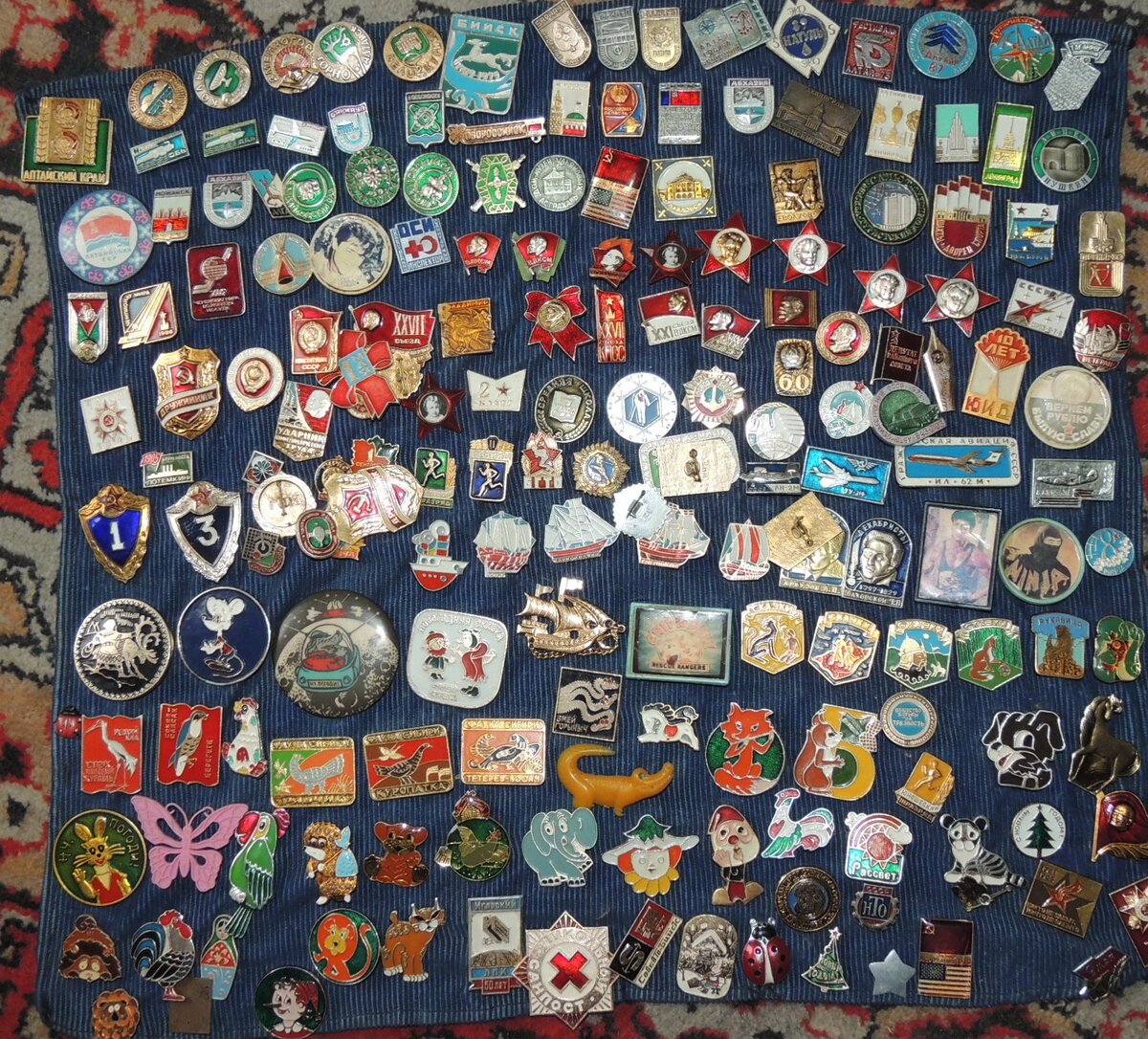 коллекция значков СССР (фото автора)
