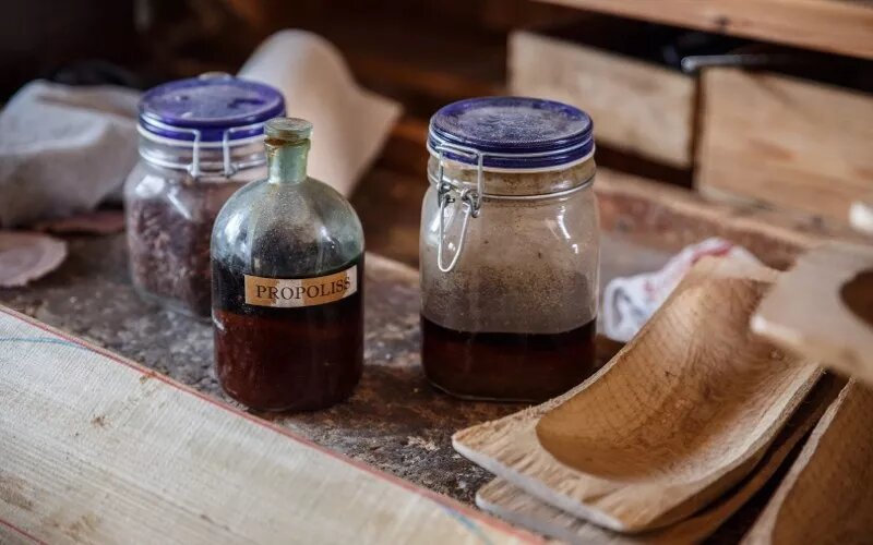 Домашняя настойка прополиса: польза, прием внутрь и рецепты