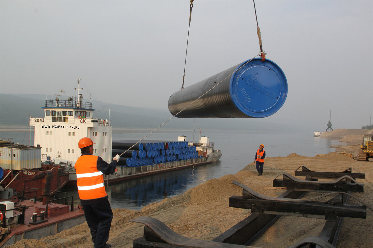 Погрузка труб для газопровода "Северный поток-2"